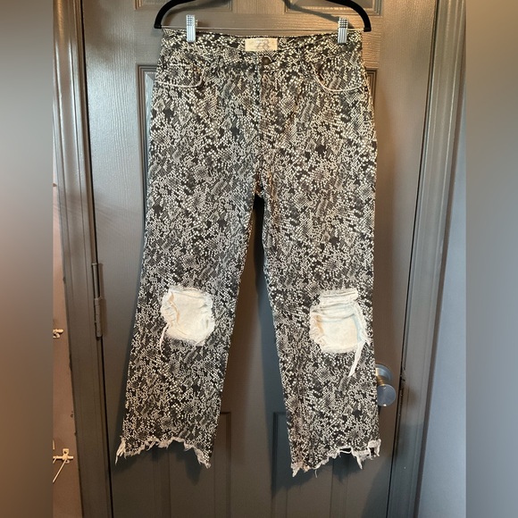 We the Free NWOT Maggie style snake skin jeans size 28 - Picture 3 of 5